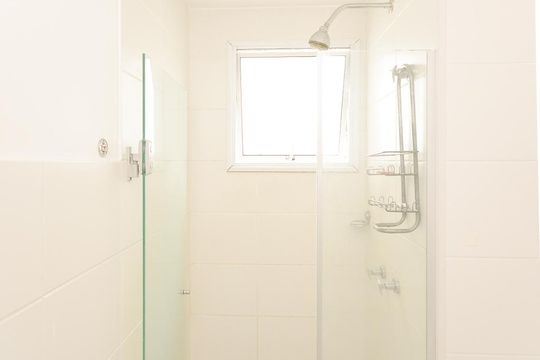 Banheiro  de apartamento à venda com 2 quartos, 52m² em São Francisco Xavier, Rio de Janeiro