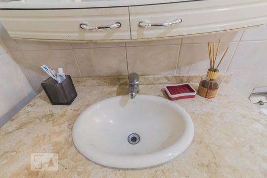 Pia do banheiro de casa à venda com 3 quartos, 219m² em Ponte Grande, Guarulhos