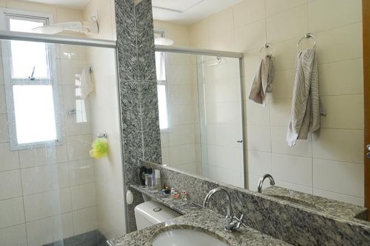 Banheiro suíte de apartamento à venda com 4 quartos, 154m² em Buritis, Belo Horizonte