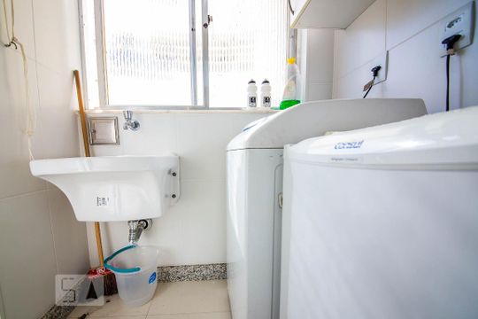 Área de serviço de apartamento para alugar com 2 quartos, 65m² em Icaraí, Niterói