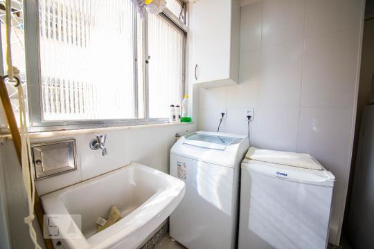 Área de serviço de apartamento para alugar com 2 quartos, 65m² em Icaraí, Niterói