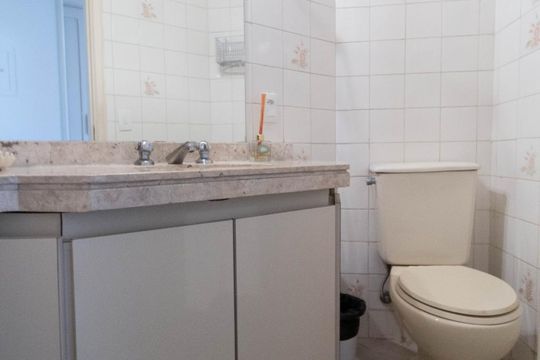 Banheiro Social de kitnet/studio à venda com 1 quarto, 55m² em Jardim Paulista, São Paulo