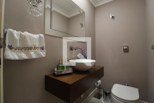 Lavabo de apartamento para alugar com 3 quartos, 210m² em Moema, São Paulo