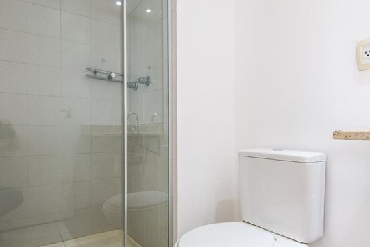 Banheiro de apartamento à venda com 2 quartos, 63m² em Cambuci, São Paulo