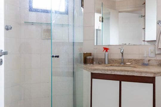 Banheiro social de apartamento para alugar com 2 quartos, 125m² em Vila Paulista, São Paulo