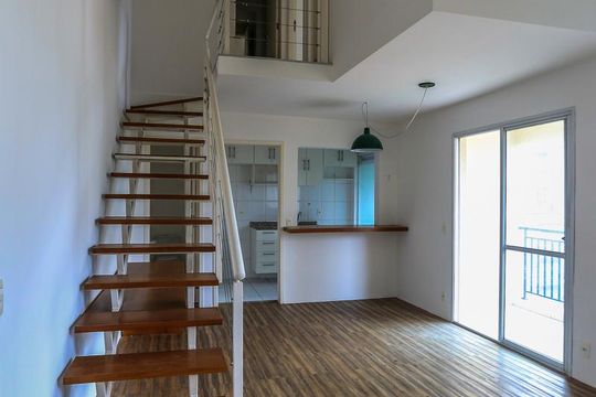 Escada de apartamento à venda com 2 quartos, 90m² em Sumarezinho, São Paulo