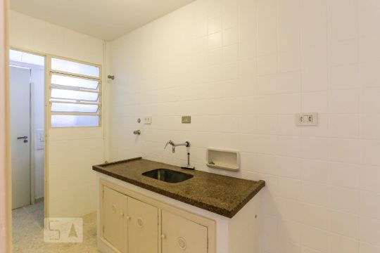 Cozinha de apartamento para alugar com 1 quarto, 50m² em Pinheiros, São Paulo