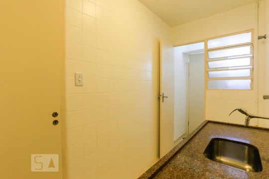 Cozinha de apartamento para alugar com 1 quarto, 50m² em Pinheiros, São Paulo