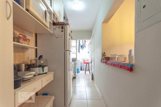 Cozinha de apartamento à venda com 2 quartos, 72m² em Cambuí, Campinas