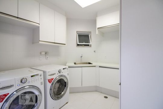 Área de Serviço de casa de condomínio para alugar com 4 quartos, 350m² em Alphaville, Barueri