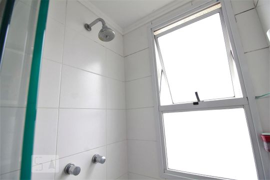 Chuveiro de apartamento para alugar com 2 quartos, 53m² em Vila Gomes, São Paulo