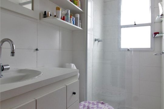 Banheiro da suíte de apartamento para alugar com 2 quartos, 53m² em Vila Gomes, São Paulo