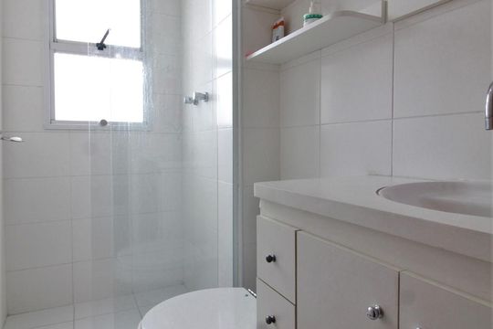 Banheiro  de apartamento à venda com 2 quartos, 53m² em Vila Gomes, São Paulo