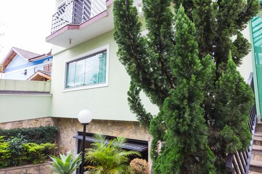 Fachada de casa à venda com 3 quartos, 210m² em Água Fria, São Paulo