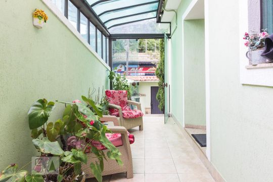 Corredor Lateral de casa à venda com 3 quartos, 210m² em Água Fria, São Paulo