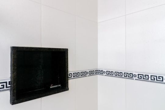 Banheiro de kitnet/studio para alugar com 1 quarto, 40m² em Copacabana, Rio de Janeiro