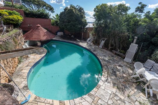 Piscina de casa para alugar com 4 quartos, 850m² em Tristeza, Porto Alegre