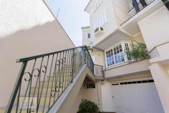 Casa de Condomínio à venda com 4 quartos, 242m² em Chácara das Pedras, Porto Alegre