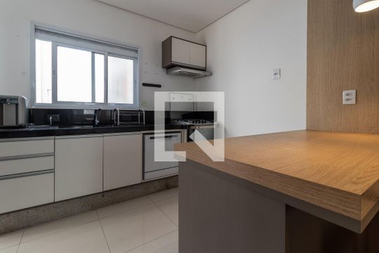 Cozinha de apartamento para alugar com 2 quartos, 95m² em Paraíso, São Paulo