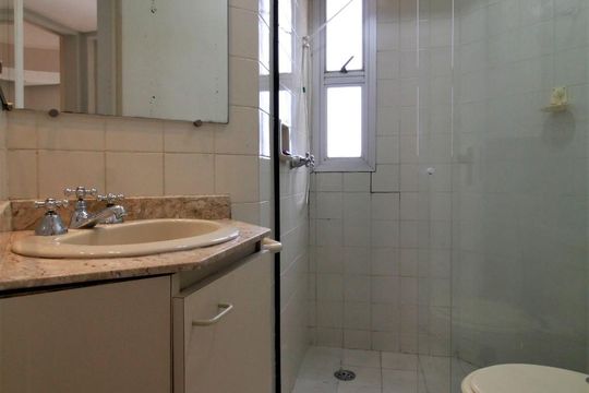 Banheiro de apartamento à venda com 2 quartos, 68m² em Vila Andrade, São Paulo