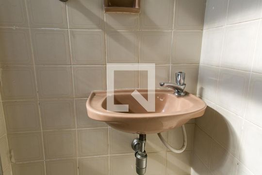 Banheiro de Serviço de apartamento à venda com 2 quartos, 77m² em Vila Guilherme, São Paulo