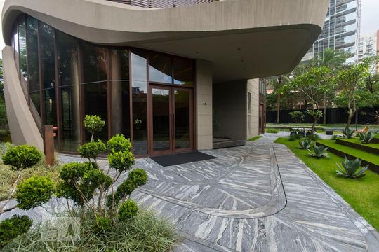 Fachada de apartamento para alugar com 1 quarto, 100m² em Vila Olímpia, São Paulo