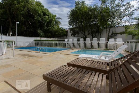 Piscina de apartamento para alugar com 3 quartos, 95m² em Cristal, Porto Alegre
