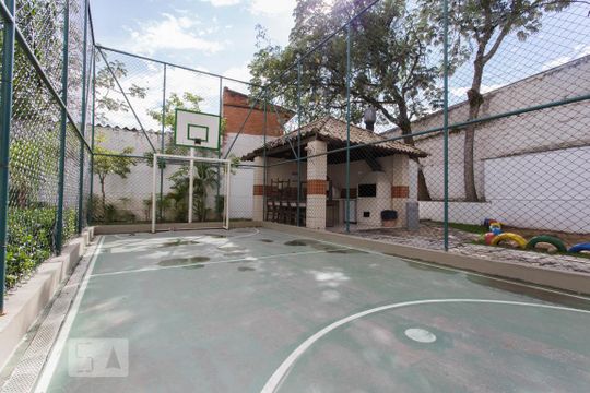 Cancha de apartamento para alugar com 3 quartos, 95m² em Cristal, Porto Alegre