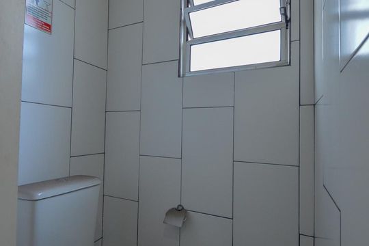 Banheiro de casa para alugar com 2 quartos, 100m² em Morro dos Ingleses, São Paulo