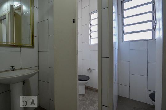 Banheiro de casa para alugar com 2 quartos, 100m² em Morro dos Ingleses, São Paulo