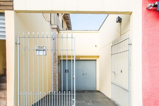 Fachada de casa à venda com 2 quartos, 160m² em Vila Dom Pedro I, São Paulo