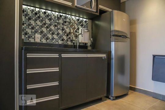 Cozinha de kitnet/studio para alugar com 1 quarto, 40m² em República, São Paulo