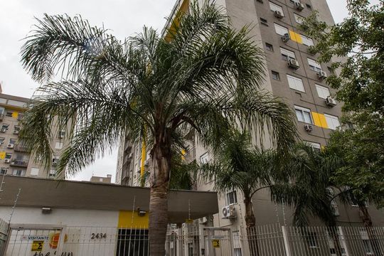 Fachada de apartamento para alugar com 2 quartos, 55m² em Camaquã, Porto Alegre