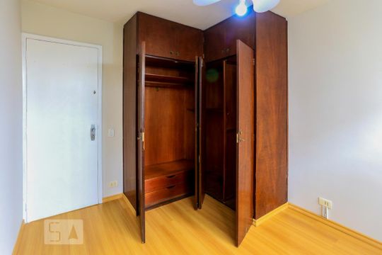 Quarto 1 Armários de apartamento para alugar com 2 quartos, 80m² em Pinheiros, São Paulo