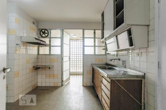 Cozinha de apartamento para alugar com 2 quartos, 80m² em Pinheiros, São Paulo