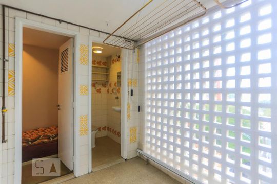 Área de Serviço de apartamento para alugar com 2 quartos, 80m² em Pinheiros, São Paulo