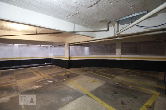 Vagas na garagem de apartamento para alugar com 2 quartos, 90m² em Jardim Monte Kemel, São Paulo