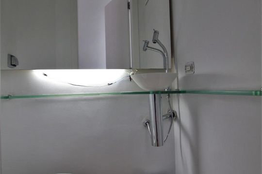 Lavabo de apartamento para alugar com 2 quartos, 90m² em Jardim Monte Kemel, São Paulo