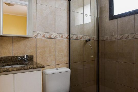 Banheiro da Suíte de apartamento para alugar com 3 quartos, 75m² em Jardim Stella, Santo André