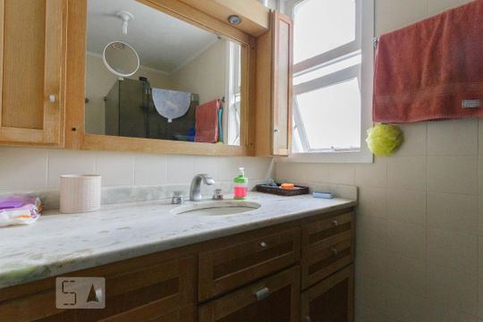 Banheiro de apartamento à venda com 2 quartos, 150m² em Petrópolis, Porto Alegre