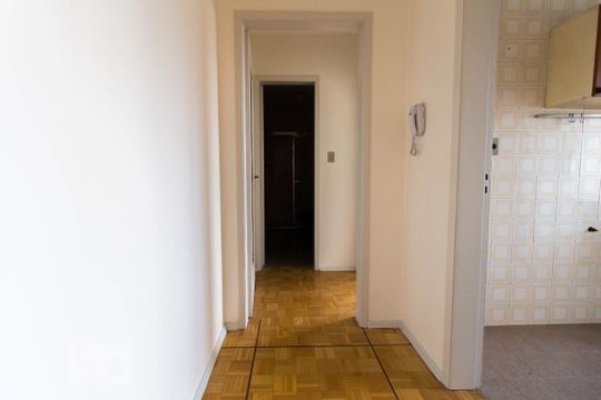 Corredor de apartamento para alugar com 1 quarto, 48m² em Floresta, Porto Alegre