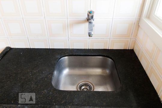Cozinha de apartamento para alugar com 1 quarto, 48m² em Floresta, Porto Alegre