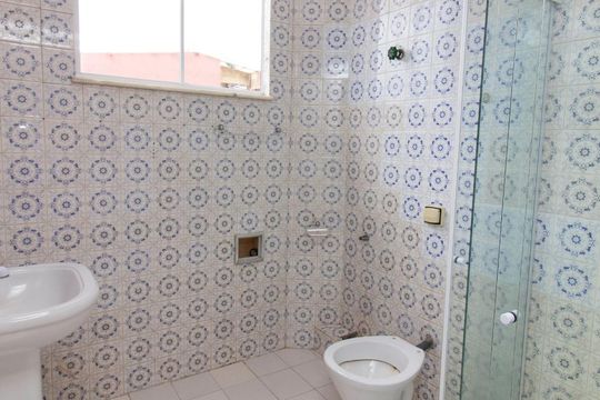 Banheiro de casa à venda com 4 quartos, 140m² em Todos Os Santos, Rio de Janeiro