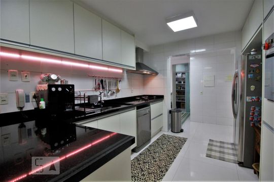 Cozinha de apartamento para alugar com 3 quartos, 141m² em Paraíso do Morumbi, São Paulo