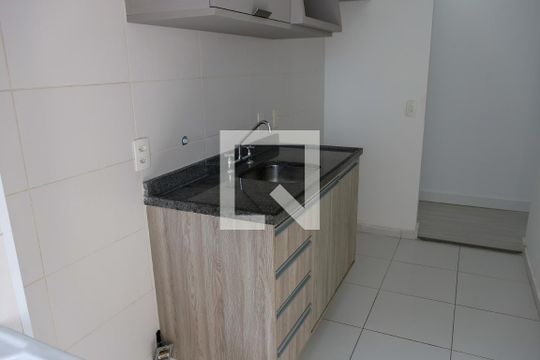 cozinha de apartamento para alugar com 2 quartos, 54m² em Vila Osasco, Osasco