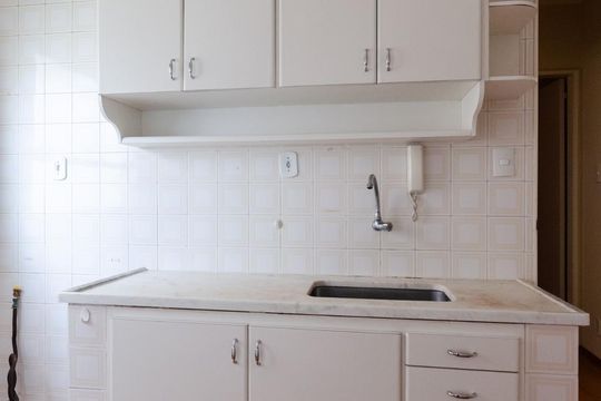 Cozinha de apartamento para alugar com 1 quarto, 63m² em Cambuí, Campinas