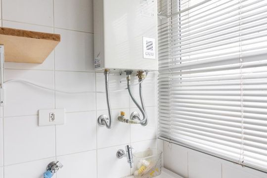 Área de serviço de apartamento para alugar com 3 quartos, 72m² em Campo Comprido, Curitiba