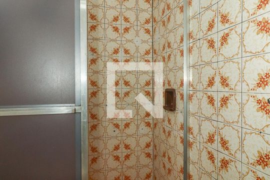 Banheiro de kitnet/studio para alugar com 0 quarto, 32m² em Floresta, Porto Alegre