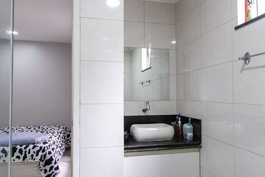Banheiro de casa de condomínio para alugar com 4 quartos, 310m² em Vargem Grande, Rio de Janeiro