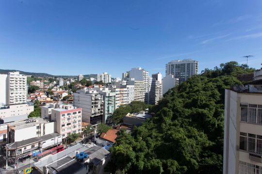 vista sala e suíte de apartamento para alugar com 3 quartos, 130m² em Icaraí, Niterói